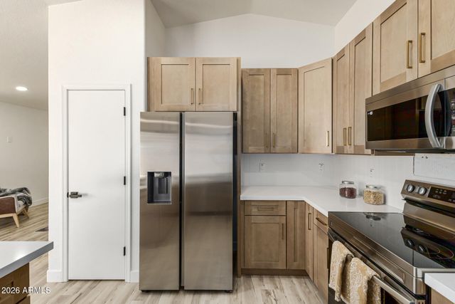 6210 W SOUTHGATE Street, Phoenix, AZ 85043