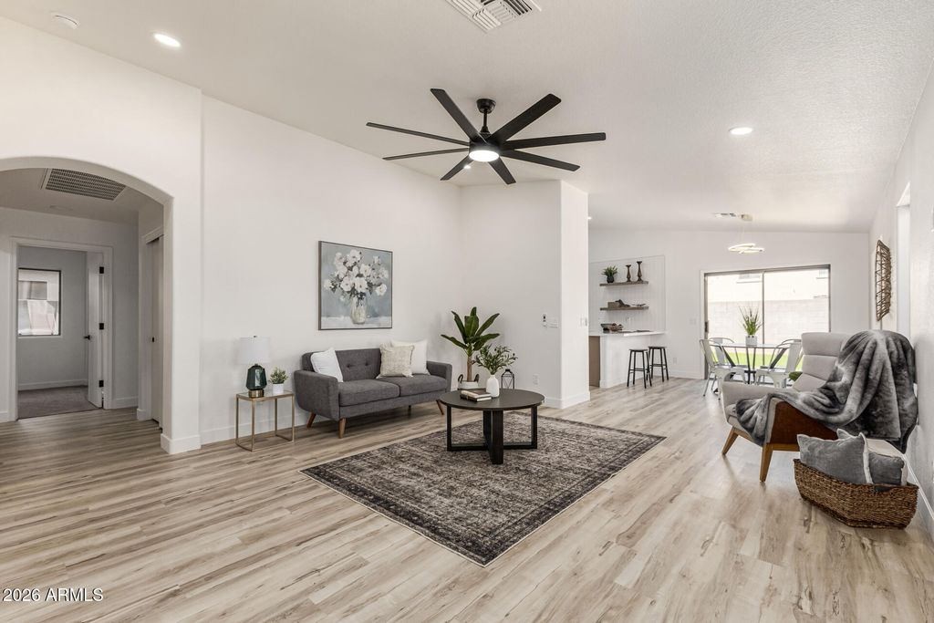 6210 W SOUTHGATE Street, Phoenix, AZ 85043