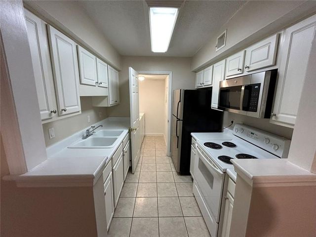 1016 Wingate Way, Atlanta, GA 30350