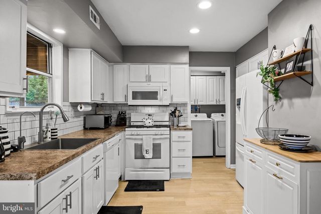 71 EDINBURGH RD, Blackwood, NJ 08012