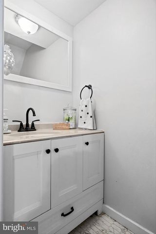 71 EDINBURGH RD, Blackwood, NJ 08012