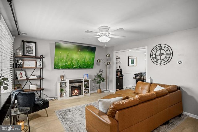 71 EDINBURGH RD, Blackwood, NJ 08012