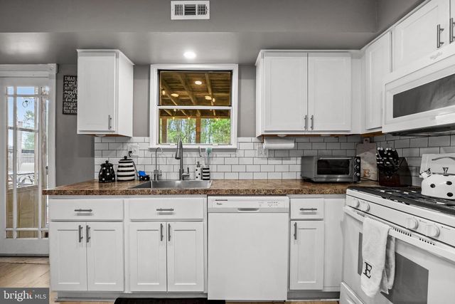 71 EDINBURGH RD, Blackwood, NJ 08012