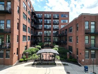 2323 W Pershing Road 104, Chicago, IL 60609