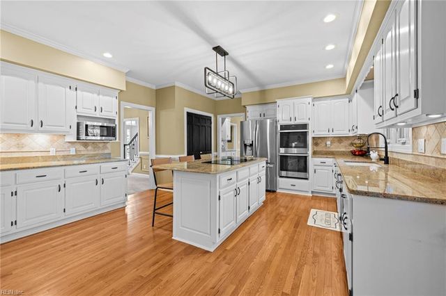 3232 Stapleford CHSE, Virginia Beach, VA 23452