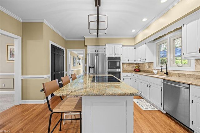 3232 Stapleford CHSE, Virginia Beach, VA 23452