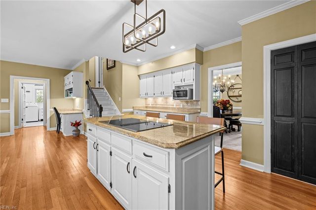 3232 Stapleford CHSE, Virginia Beach, VA 23452