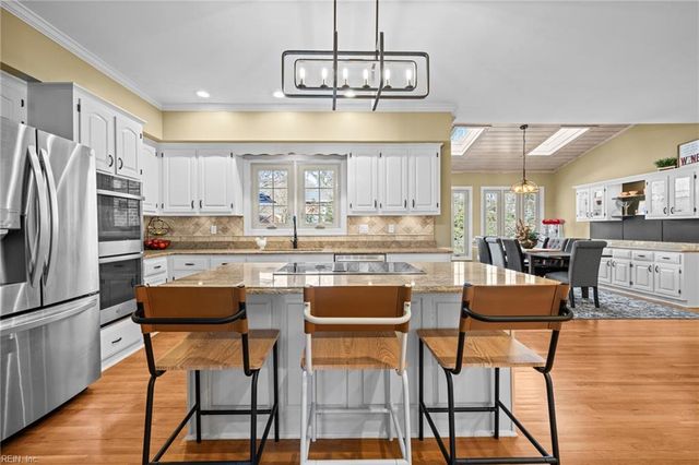 3232 Stapleford CHSE, Virginia Beach, VA 23452