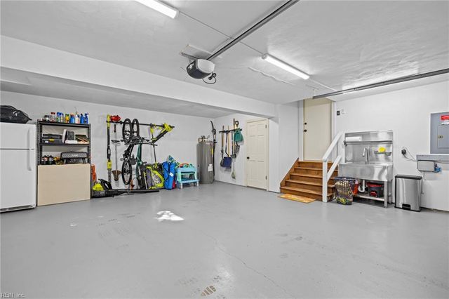 3232 Stapleford CHSE, Virginia Beach, VA 23452