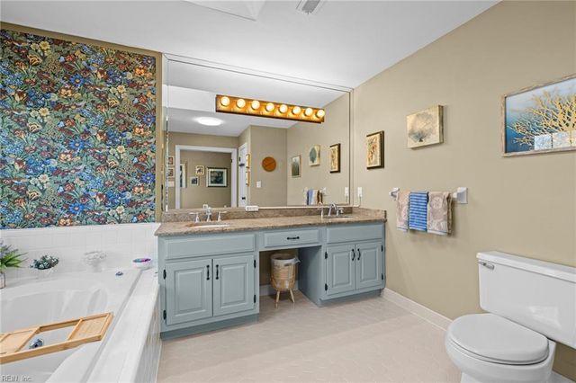 3232 Stapleford CHSE, Virginia Beach, VA 23452