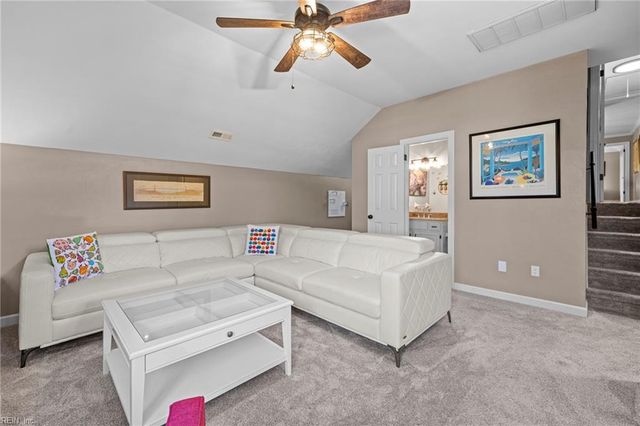 3232 Stapleford CHSE, Virginia Beach, VA 23452