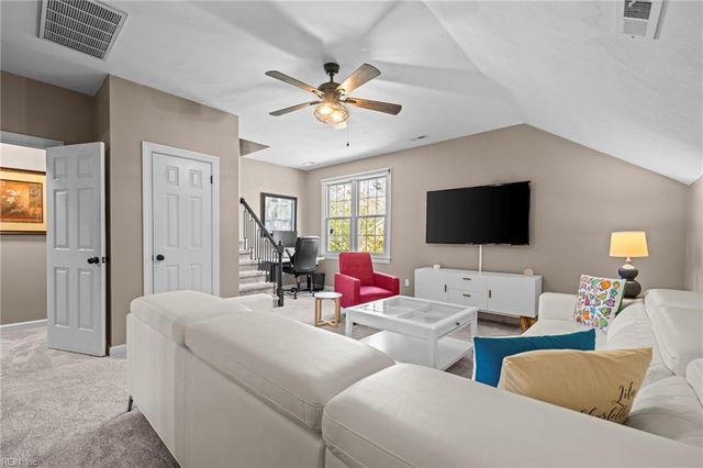 3232 Stapleford CHSE, Virginia Beach, VA 23452