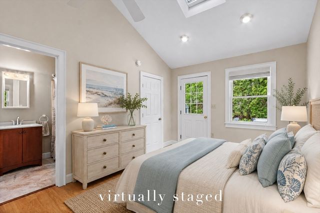 61 Pine Ridge Dr, Franklin, MA 02038