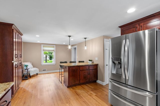 61 Pine Ridge Dr, Franklin, MA 02038