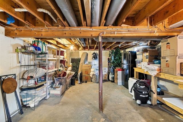 61 Pine Ridge Dr, Franklin, MA 02038