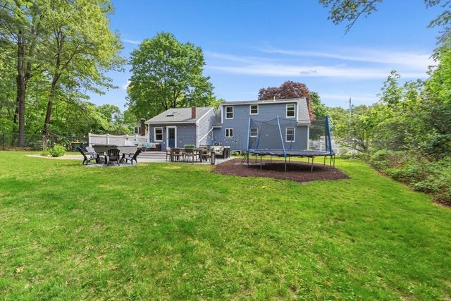 61 Pine Ridge Dr, Franklin, MA 02038