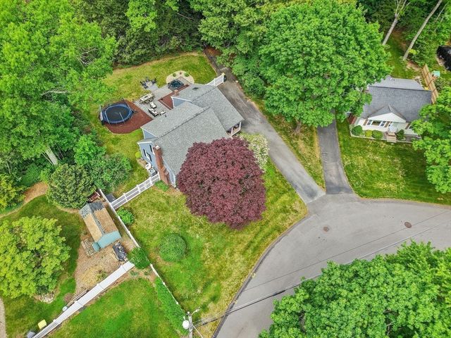 61 Pine Ridge Dr, Franklin, MA 02038