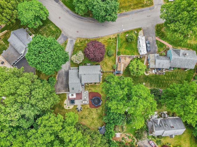 61 Pine Ridge Dr, Franklin, MA 02038