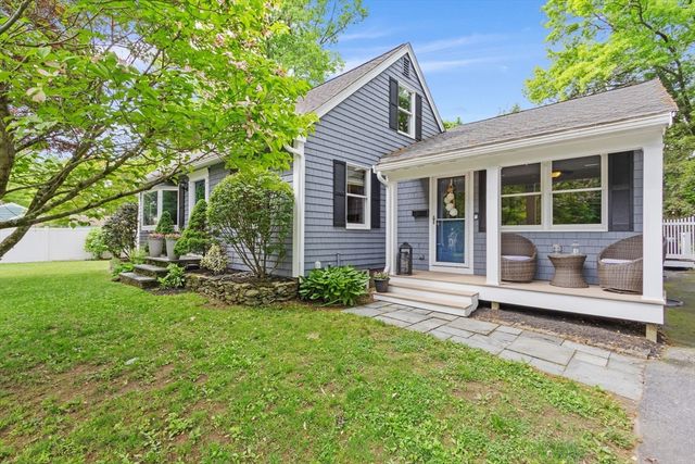 61 Pine Ridge Dr, Franklin, MA 02038