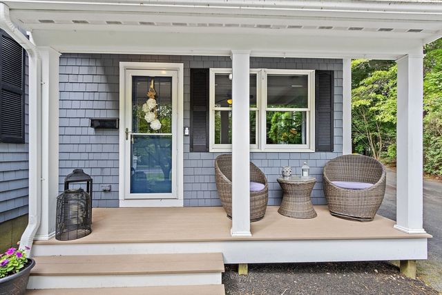 61 Pine Ridge Dr, Franklin, MA 02038