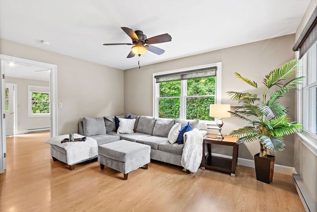 61 Pine Ridge Dr, Franklin, MA 02038
