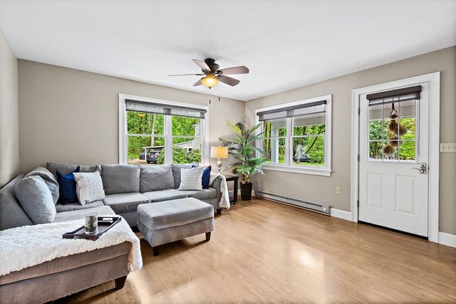 61 Pine Ridge Dr, Franklin, MA 02038