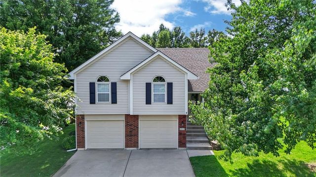 212 SE Bingham Drive, Lee's Summit, MO 64063