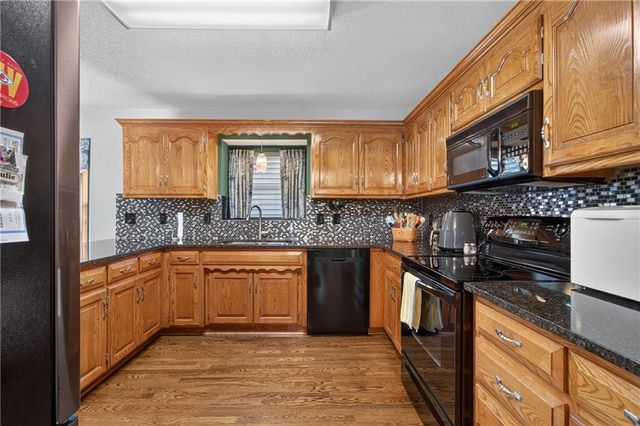 212 SE Bingham Drive, Lee's Summit, MO 64063