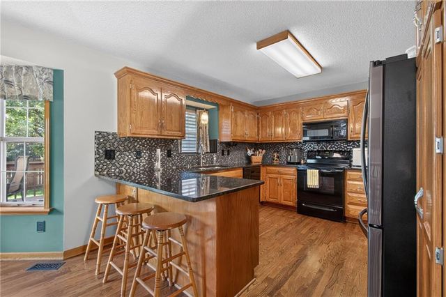 212 SE Bingham Drive, Lee's Summit, MO 64063