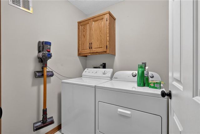212 SE Bingham Drive, Lee's Summit, MO 64063