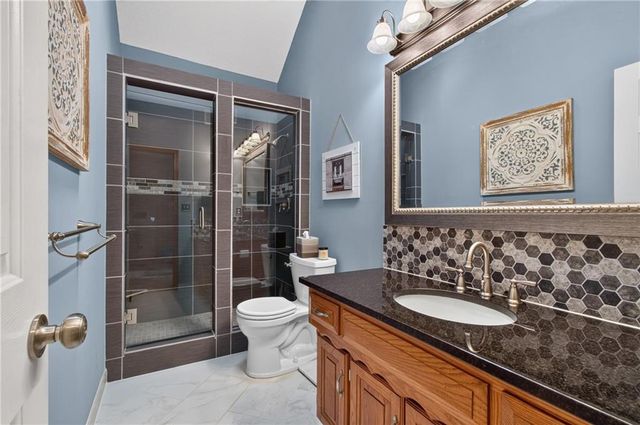 212 SE Bingham Drive, Lee's Summit, MO 64063