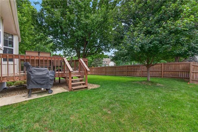 212 SE Bingham Drive, Lee's Summit, MO 64063