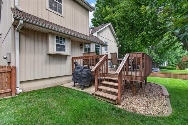 212 SE Bingham Drive, Lee's Summit, MO 64063
