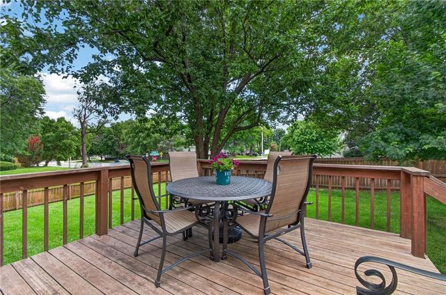 212 SE Bingham Drive, Lee's Summit, MO 64063