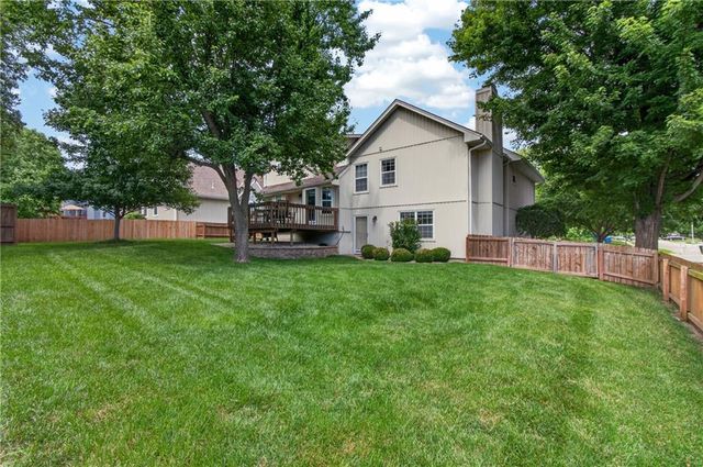 212 SE Bingham Drive, Lee's Summit, MO 64063
