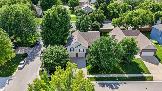 212 SE Bingham Drive, Lee's Summit, MO 64063