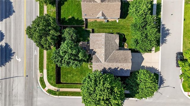 212 SE Bingham Drive, Lee's Summit, MO 64063