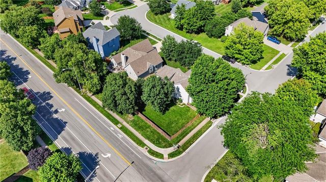 212 SE Bingham Drive, Lee's Summit, MO 64063