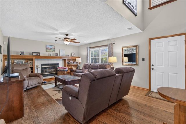 212 SE Bingham Drive, Lee's Summit, MO 64063