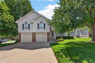 212 SE Bingham Drive, Lee's Summit, MO 64063