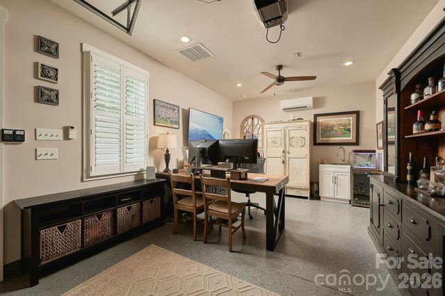 3135 E Ford Road, Charlotte, NC 28205