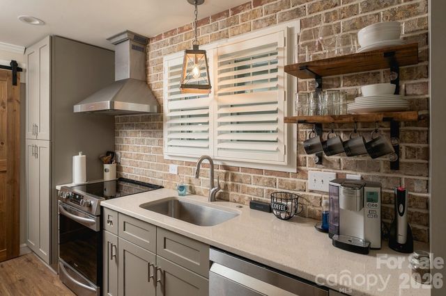 3135 E Ford Road, Charlotte, NC 28205