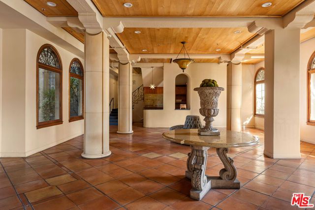 109 N Sycamore Avenue 102, Los Angeles, CA 90036