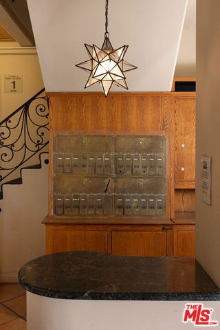 109 N Sycamore Avenue 102, Los Angeles, CA 90036