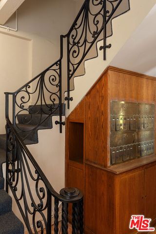 109 N Sycamore Avenue 102, Los Angeles, CA 90036