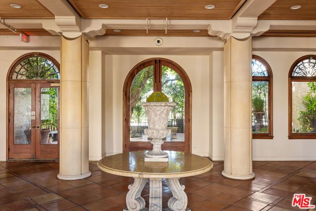 109 N Sycamore Avenue 102, Los Angeles, CA 90036
