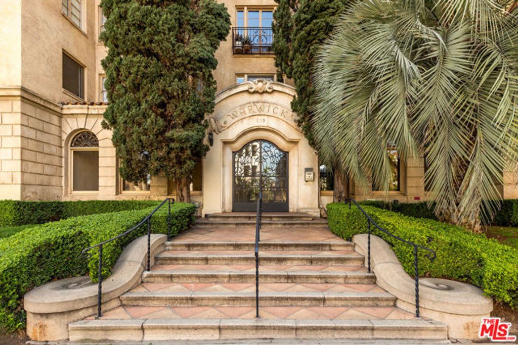 109 N Sycamore Avenue 102, Los Angeles, CA 90036
