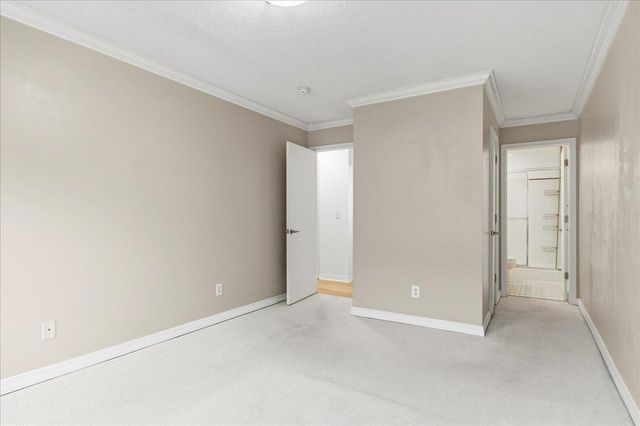 821 Douglas Avenue 104, Minneapolis, MN 55403