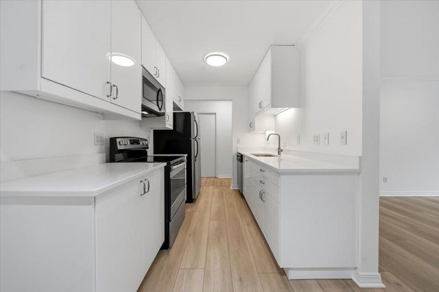 821 Douglas Avenue 104, Minneapolis, MN 55403