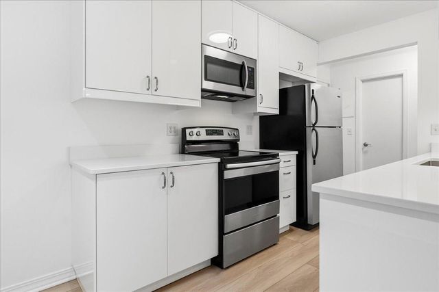 821 Douglas Avenue 104, Minneapolis, MN 55403